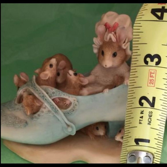 “Old Women who lived in a shoe” Border Fine Arts from Scotland Beatrix Potter - Picture 6 of 7